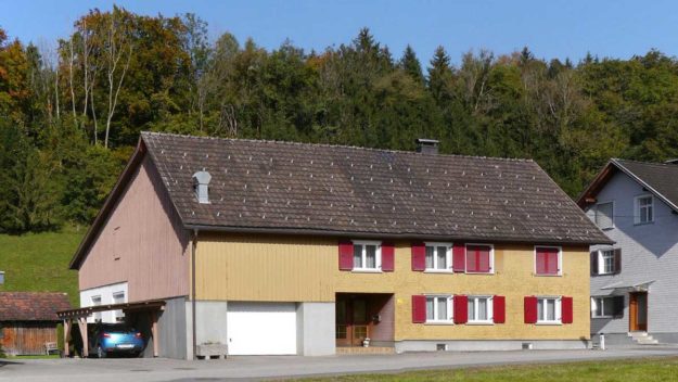 Haus und Baugrund am Waldrand in Göfis - Amann Immobilien