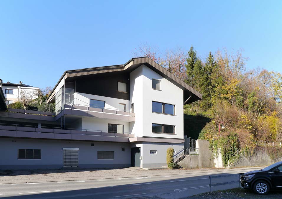Wohnhaus mit Gewerbeflächen in Sulz - Amann Immobilien