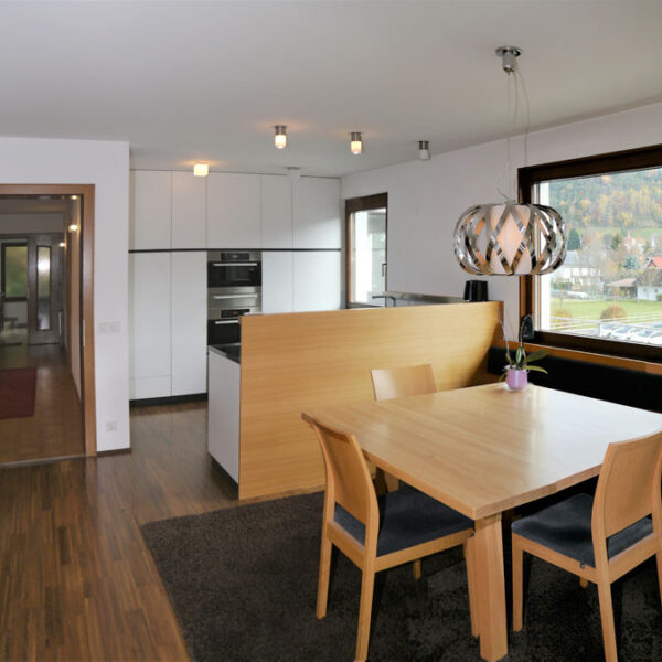 Wohnhaus mit Gewerbeflächen in Sulz - Tischlereinbauküche - Amann Immobilien