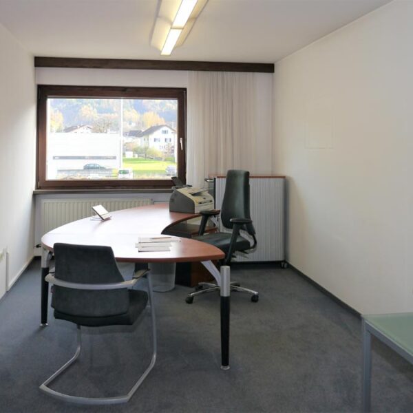 Wohnhaus mit Gewerbeflächen in Sulz - Büroräume im 1. OG - Amann Immobilien