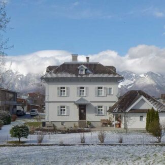 4-Zimmer-Wohnung in bester Lage in Feldkirch-Gisingen - Blick nach Westen mit Pfarrhof - Amann Immobilien