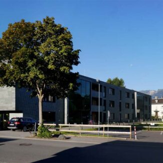 4-Zimmer-Wohnung in bester Lage in Feldkirch-Gisingen - Nordostansicht mit Zufahrt - Amann Immobilien