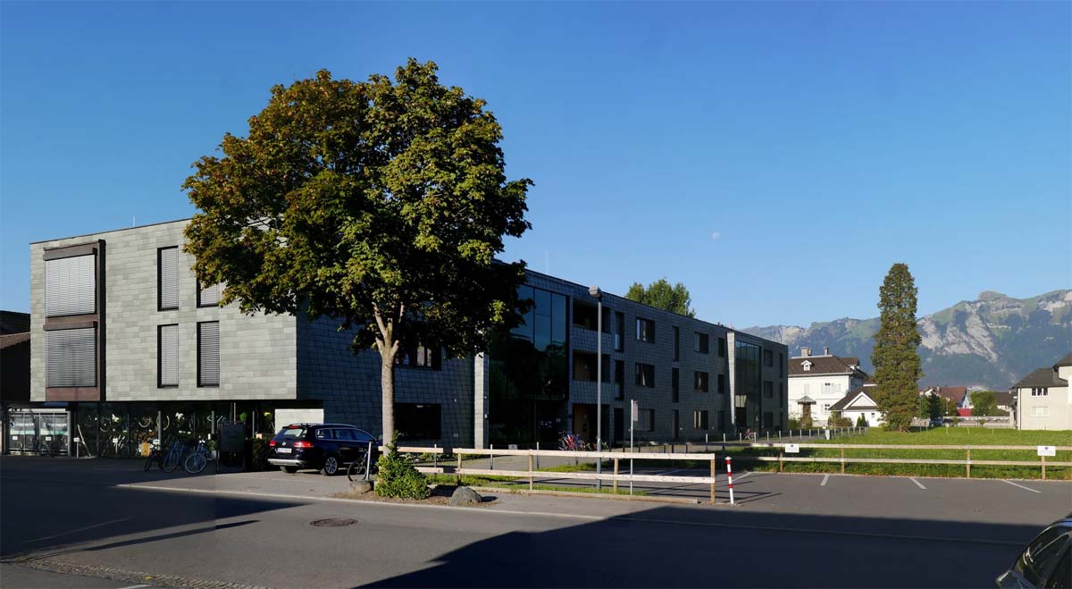 4-Zimmer-Wohnung in bester Lage in Feldkirch-Gisingen - Nordostansicht mit Zufahrt - Amann Immobilien
