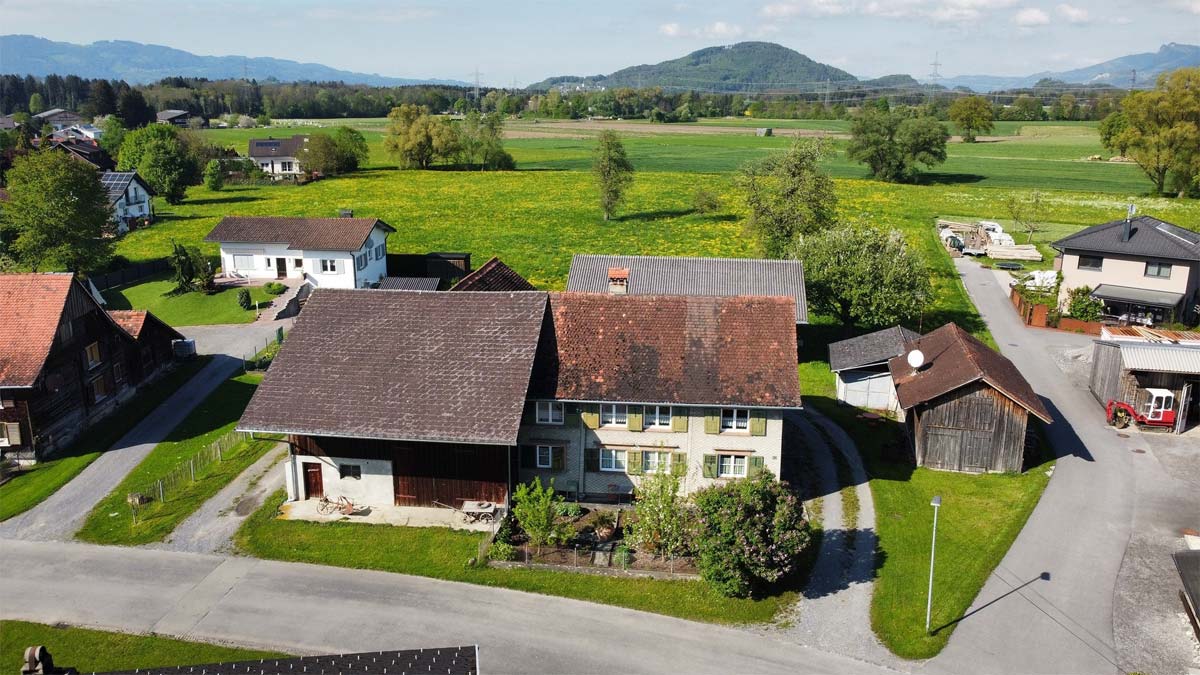 Bauernhaus mit Stall und Tenne in guter Lage im Rheintal - Meiningen - Blick nach Norden + Kummenberg - Amann Immobilien