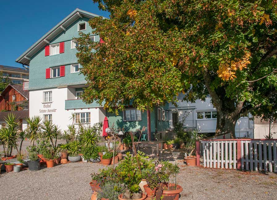 Gasthof/Pension in Viktorsberg - Gastgarten mit der alten Linde - Amann Immobilien