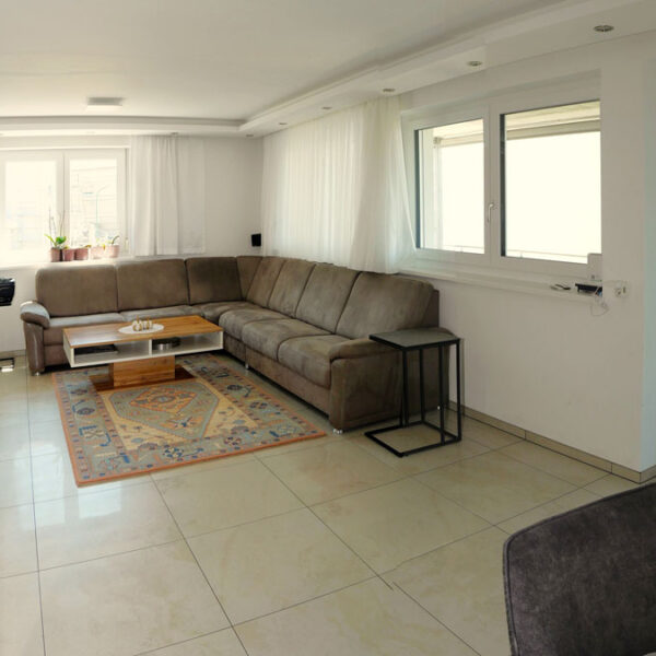 Großzügige und sehr gepflegte 4-Zimmer-Wohnung in Rankweil - Wohnzimmer - Amann Immobilien