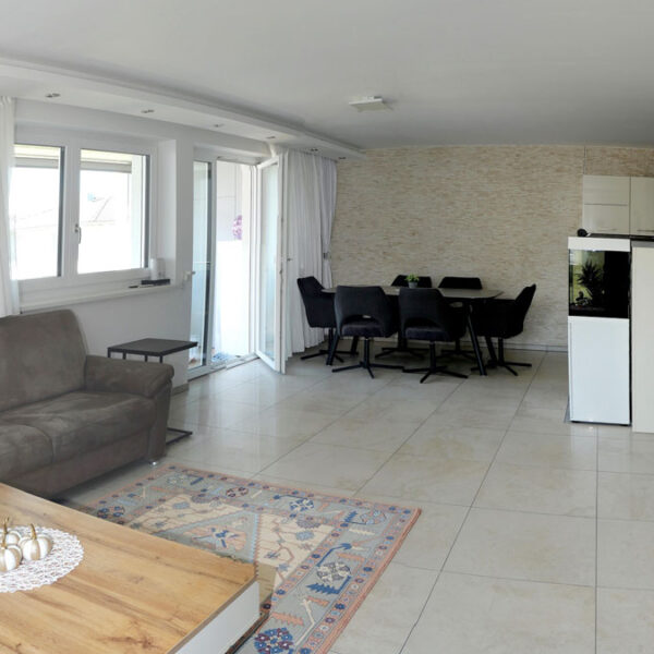 Großzügige und sehr gepflegte 4-Zimmer-Wohnung in Rankweil - Wohnzimmer - Amann Immobilien