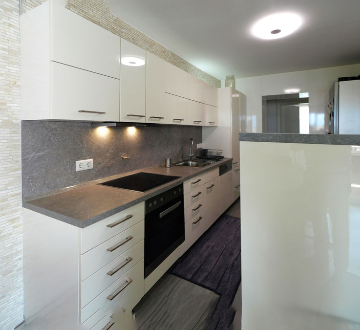 Großzügige und sehr gepflegte 4-Zimmer-Wohnung in Rankweil - Küche mit Mielegeräten - Amann Immobilien