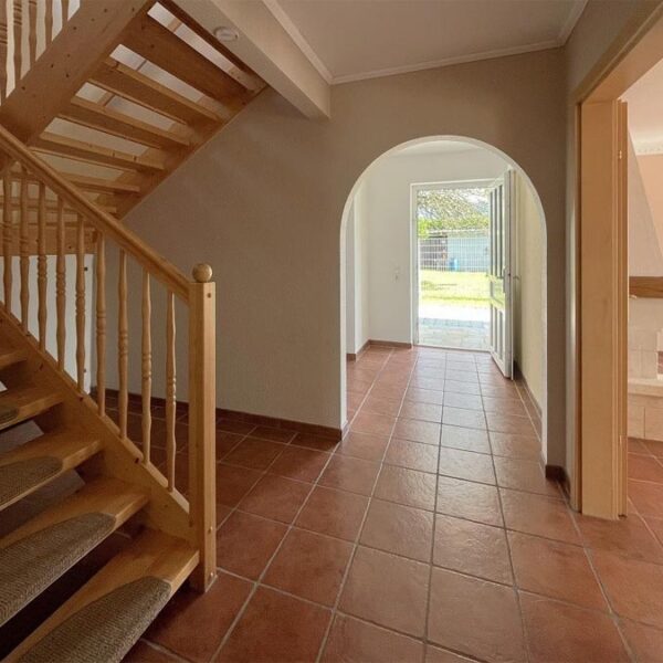 Geräumiges Einfamilienhaus in Koblach - Eingang mit Diele - Amann Immobilien