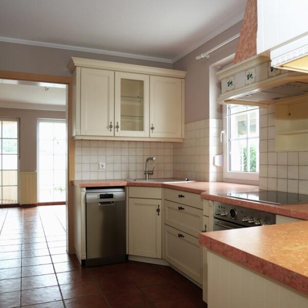 Geräumiges Einfamilienhaus in Koblach - Küche - Amann Immobilien