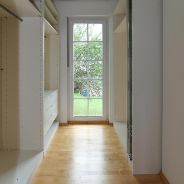 Geräumiges Einfamilienhaus in Koblach - Ankleide - Amann Immobilien