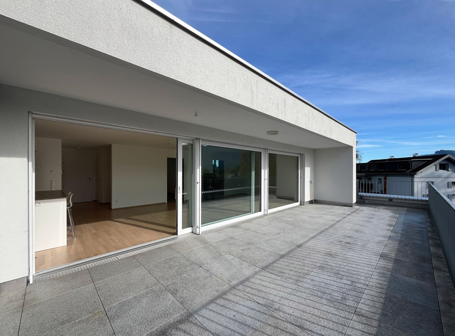 Attraktive, neuwertige 3-Zimmer-Dachterrassenwohnung in Götzis - 33m2 Terrasse, z. T. überdacht - Amann Immobilien