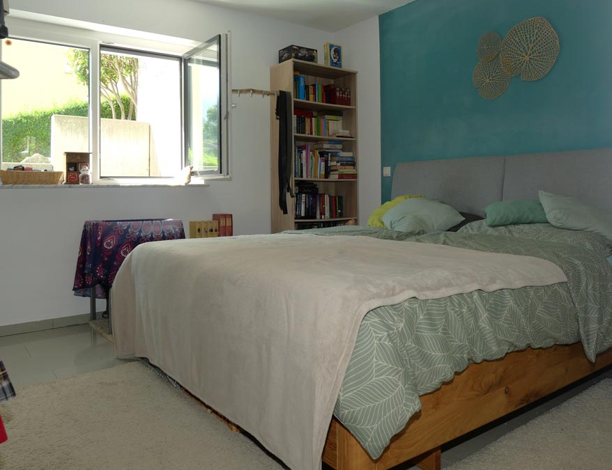 Geräumige 4-Zi-Wohnung im Grünen - Nenzing - Elternzimmer - Amann Immobilien