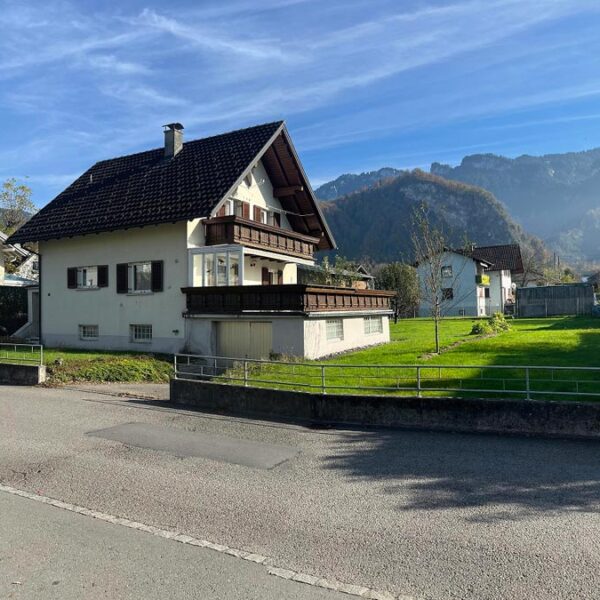 Grundstück in Hohenems mit 977 m2 - beliebig teilbar - Blick Richtung Osten - Amann Immobilien