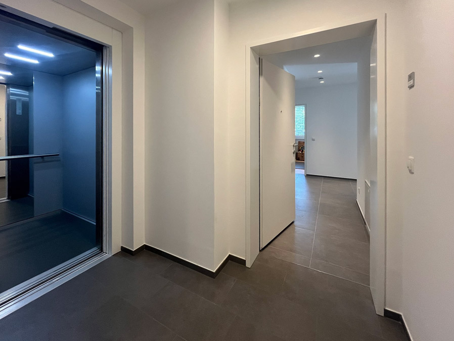 Super 3-Zi-Gartenwohnung in Göfis - Lift vor der Wohnungstüre - Amann Immobilien