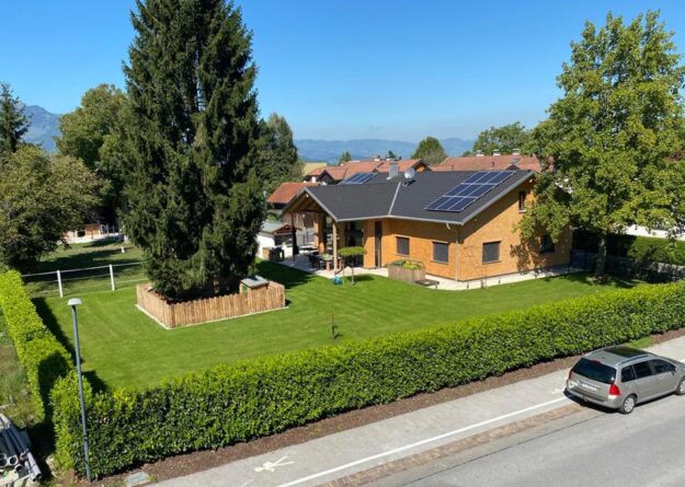 Einfamilienhaus mit großem Grund