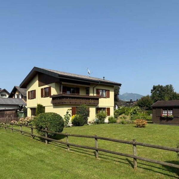 Einfamilienhaus mit großém Garten in Meiningen - Südwestansicht - Amann Immobilien