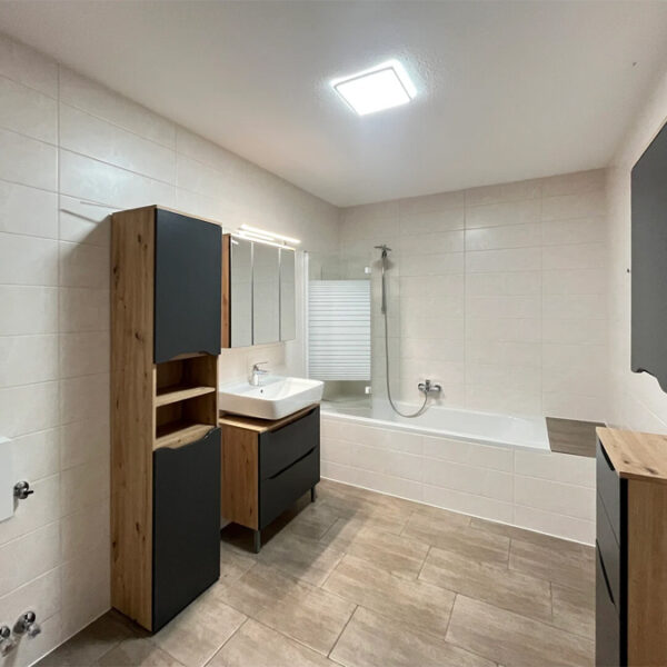 4-Zimmer-Wohnung mit 106 m2 in Sulz - Badezimmer - Amann Immobilien