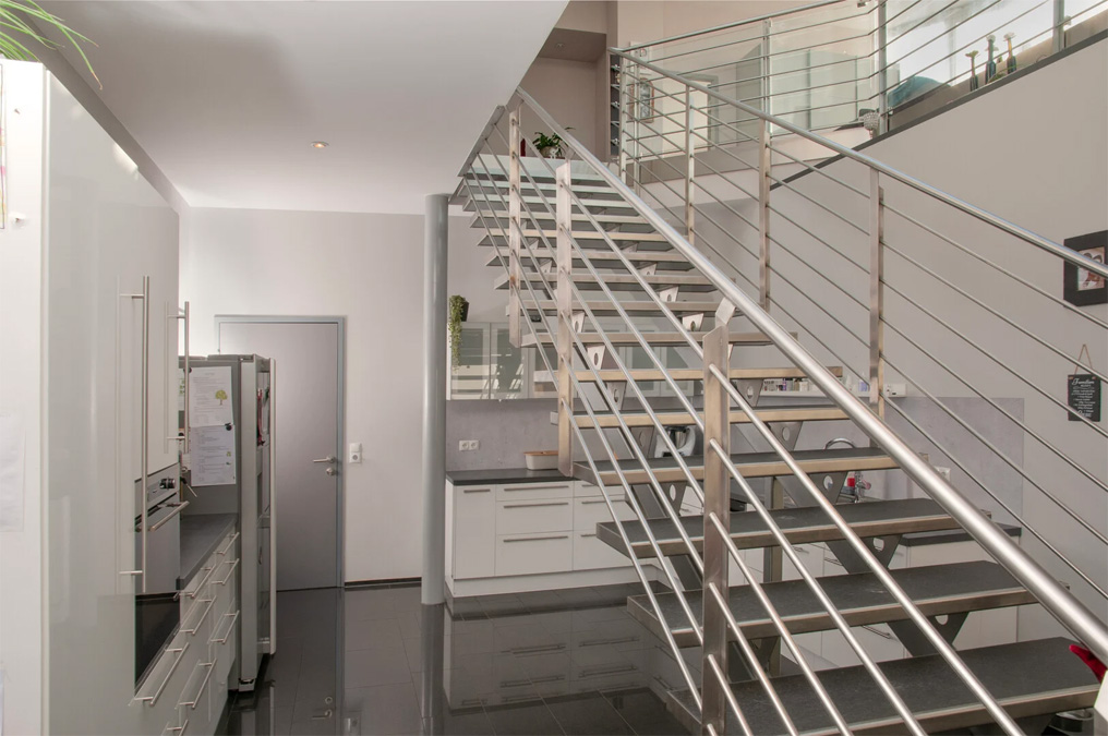 Modernes Wohnen und Arbeiten in einem Haus - Weiler - Küche - Amann Immobilien