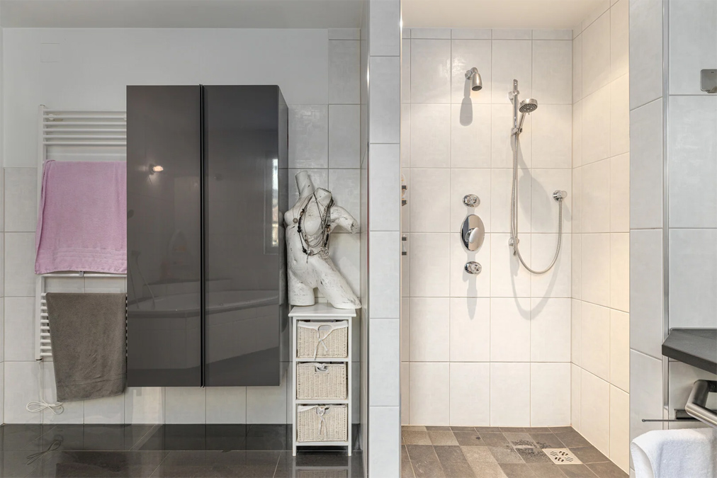 Modernes Wohnen und Arbeiten in einem Haus - Weiler - Badezimmer - Amann Immobilien