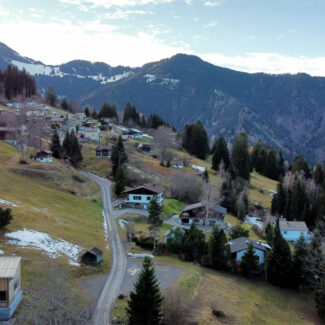 Zwei Grundstücke mit Ferienhauswidmung und Hütte - Frastanz Bazora - Ferienhaus in den Alpen - Amann Immobilien