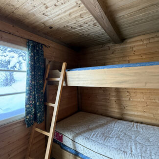 Zwei Grundstücke mit Ferienhauswidmung und Hütte - Frastanz Bazora - Stockbett - Amann Immobilien