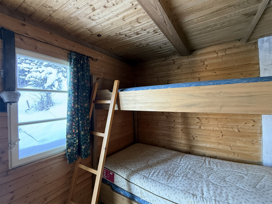 Zwei Grundstücke mit Ferienhauswidmung und Hütte - Frastanz Bazora - Stockbett - Amann Immobilien