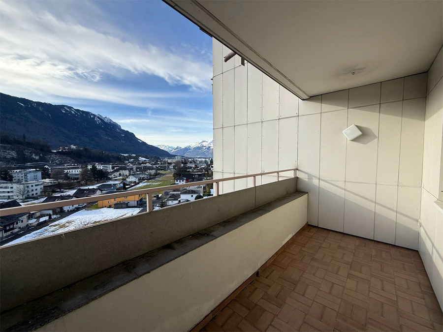 Großzügige 3-Zimmer-Wohnung in Feldkirch-Tosters - Balkon Wohnzimmer - Amann Immobilien