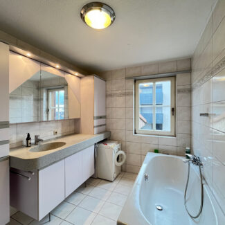 Wohn- und Geschäftshaus in Feldkirch-Altenstadt - Wohnung OG Badezimmer - Amann Immobilien