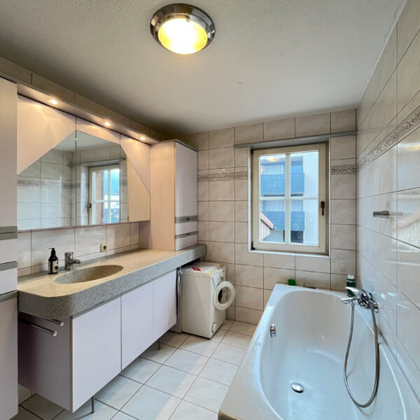 Wohn- und Geschäftshaus in Feldkirch-Altenstadt - Wohnung OG Badezimmer - Amann Immobilien