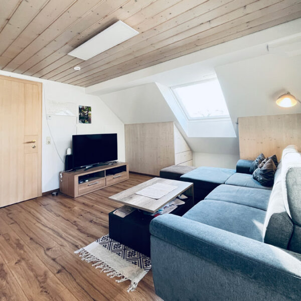 Wohn- und Geschäftshaus in Feldkirch-Altenstadt - Wohnung DG Wohnzimmer - Amann Immobilien