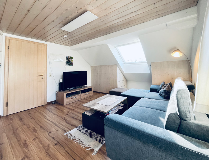 Wohn- und Geschäftshaus in Feldkirch-Altenstadt - Wohnung DG Wohnzimmer - Amann Immobilien
