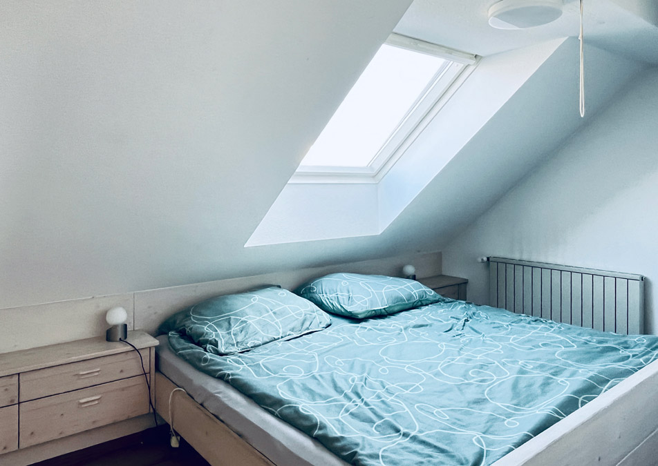 Wohn- und Geschäftshaus in Feldkirch-Altenstadt - Wohnung DG Schlafzimmer - Amann Immobilien
