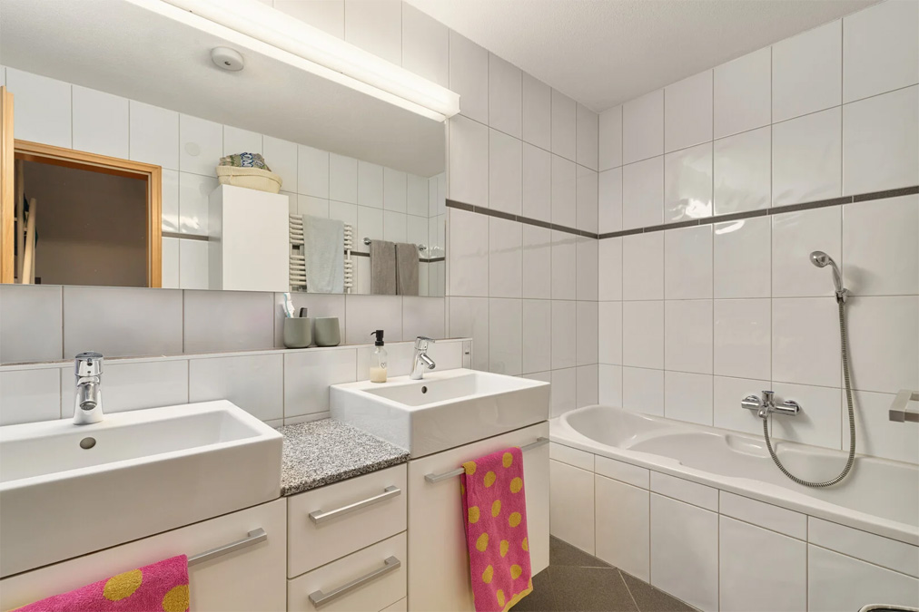 Reihenhaus in Feldkirch in ruhiger Lage am Waldrand - Badezimmer - Amann Immobilien