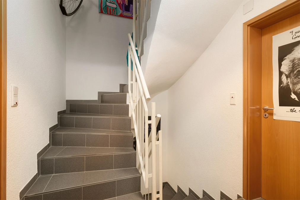 Reihenhaus in Feldkirch in ruhiger Lage am Waldrand - Stiegenhaus - Amann Immobilien