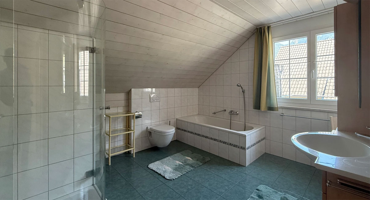 Einfamilienhaus in zentraler Lage in Hohenems - Badezimmer 2 OG - Amann Immobilien