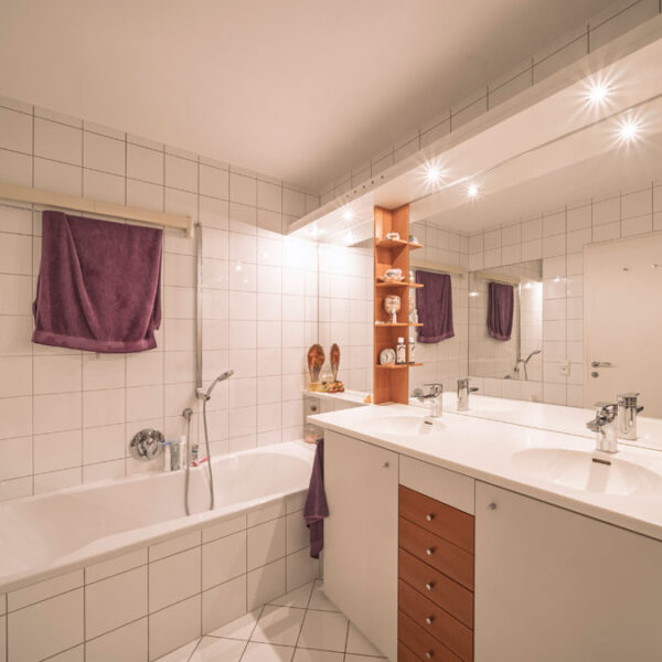 Stadtnahe Dachgeschosswohnung - Feldkirch - Badezimmer - Amann Immobilien
